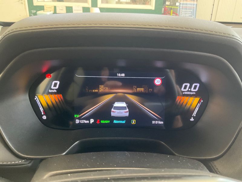 MG ZS 1.5 T-GDI Plug-in Hybrid Luxury — zdjęcie 13
