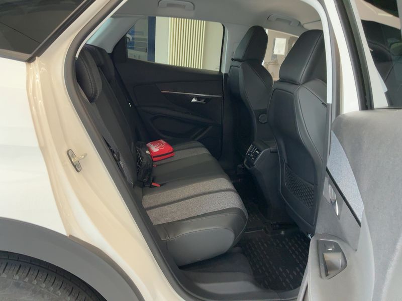 Peugeot 3008 1.5 Blue-HDi Allure — zdjęcie 14