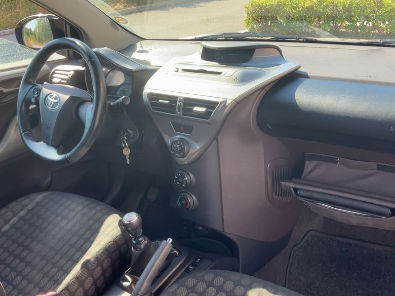 Toyota iQ 1.0 VVT-i — zdjęcie 12