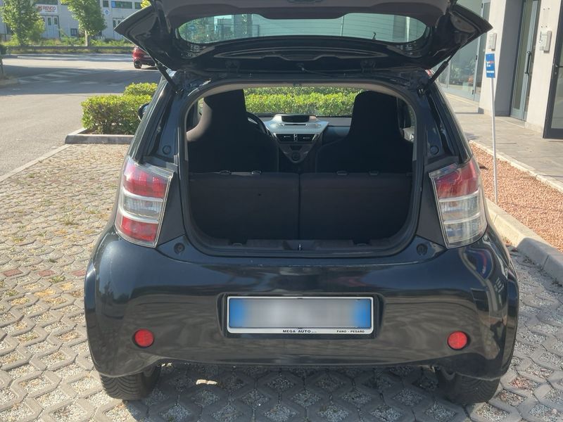 Toyota iQ 1.0 VVT-i — zdjęcie 10