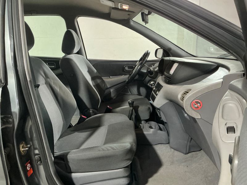 Nissan Almera Tino 2.2 dCi Acenta — zdjęcie 3