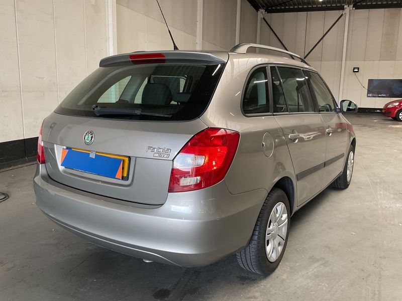 Skoda Fabia 1.4 Ambiente — zdjęcie 2