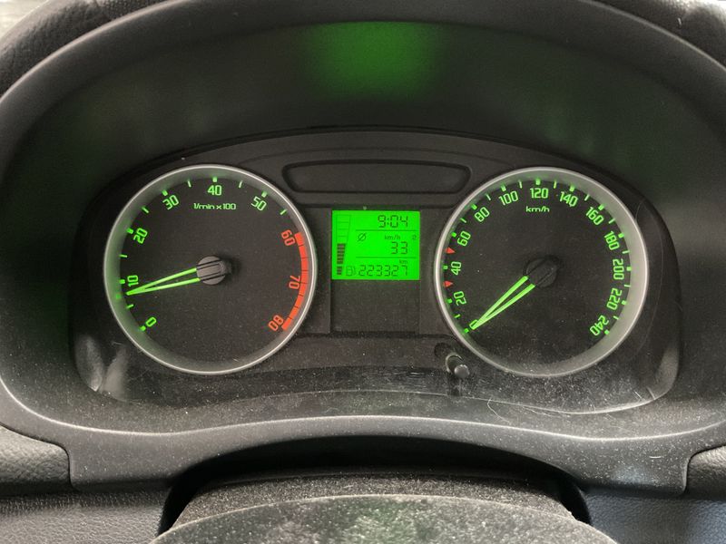 Skoda Fabia 1.4 Ambiente — zdjęcie 4