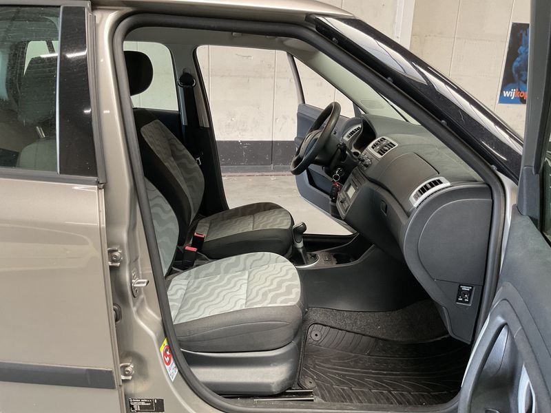 Skoda Fabia 1.4 Ambiente — zdjęcie 3