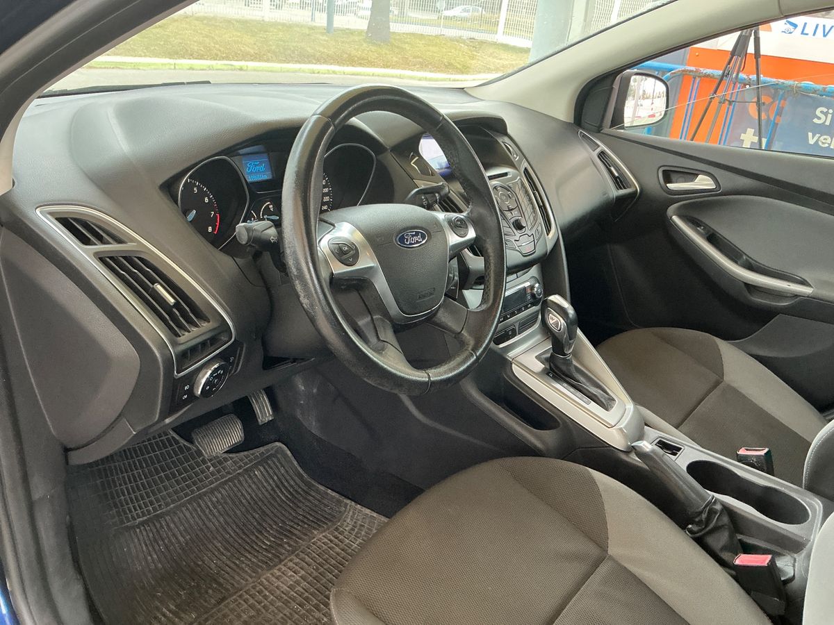 Ford Focus 2012 — photo 31