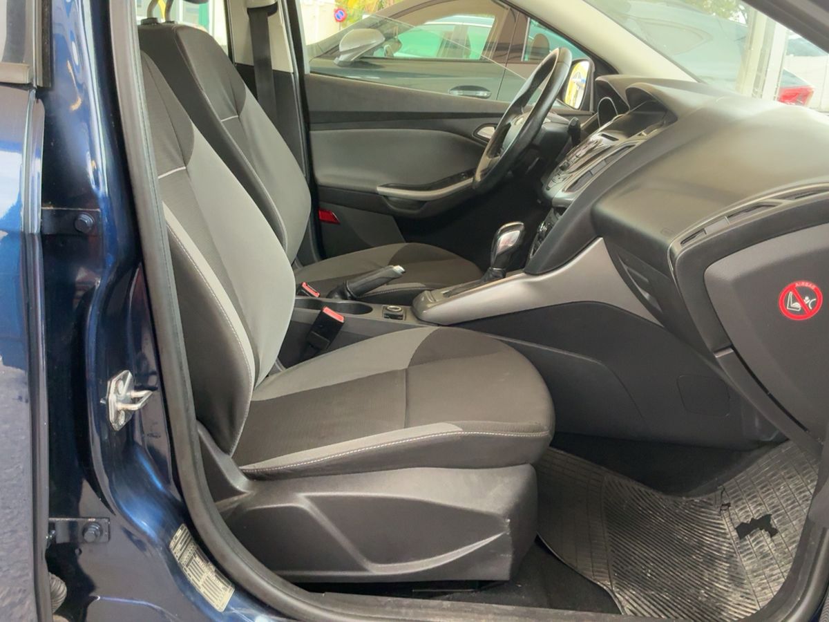 Ford Focus 2012 — photo 17