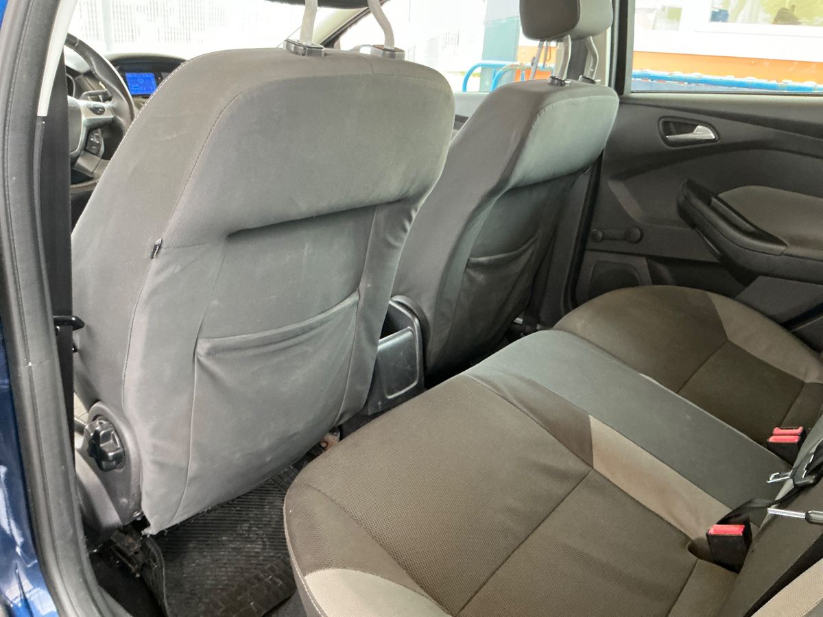 Ford Focus 2012 — photo 24