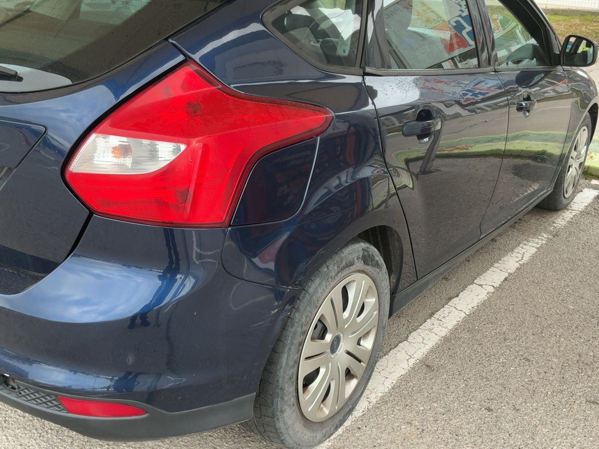 Ford Focus 2012 — photo 9