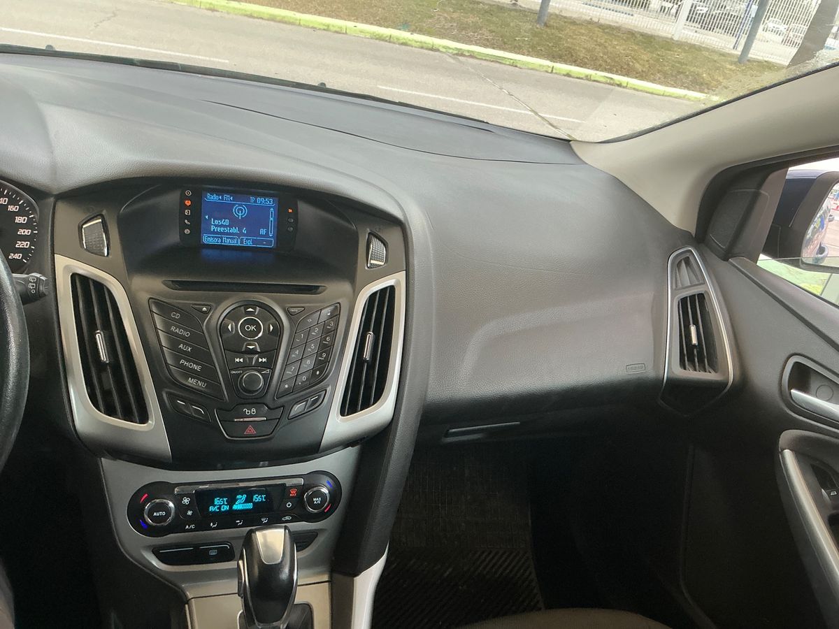 Ford Focus 2012 — photo 33