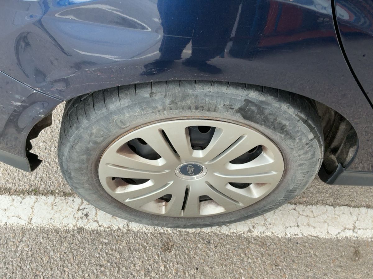 Ford Focus 2012 — photo 10
