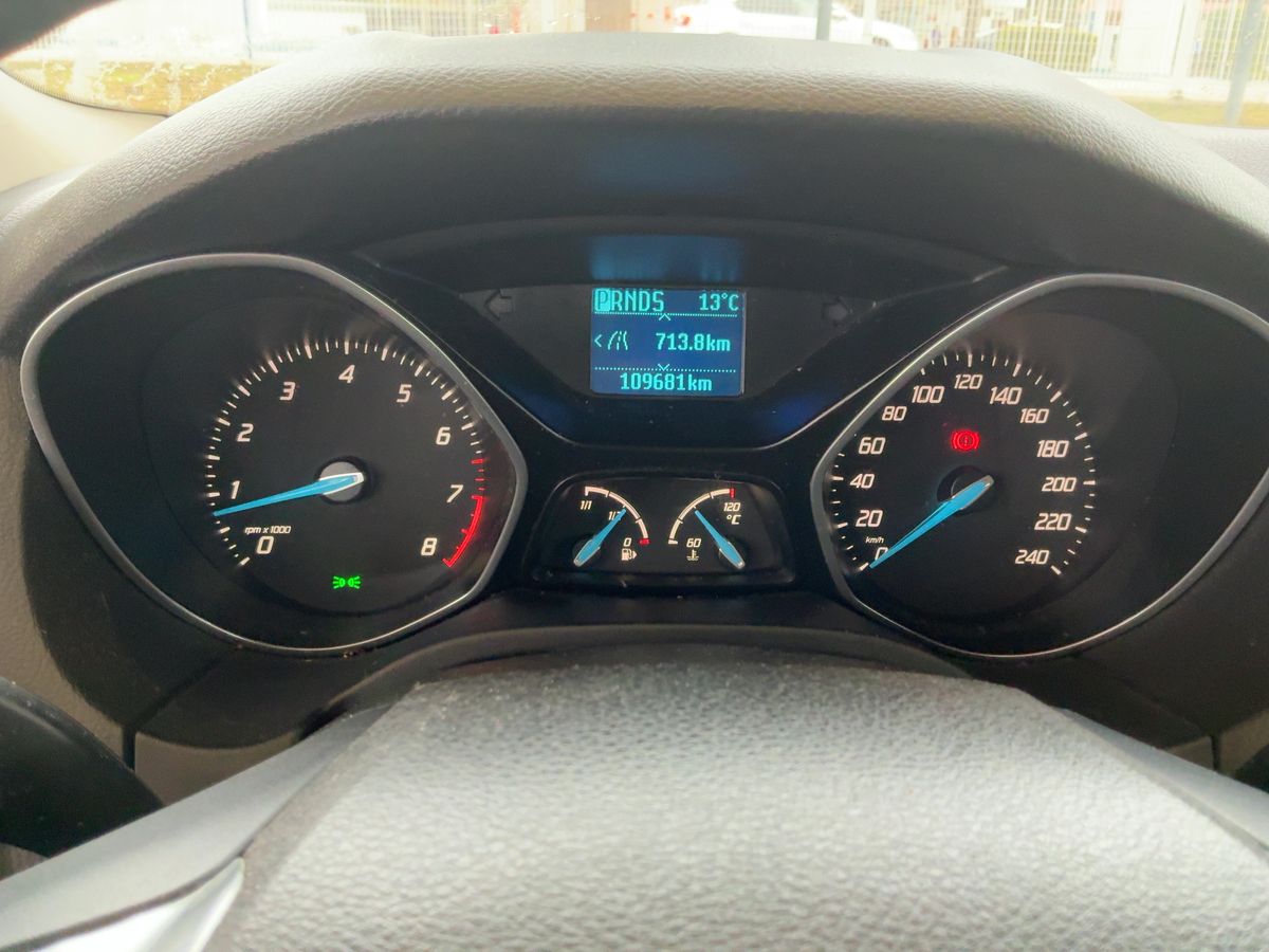 Ford Focus 2012 — photo 19