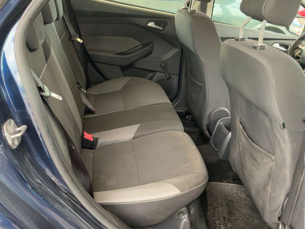 Ford Focus 2012 — photo 20