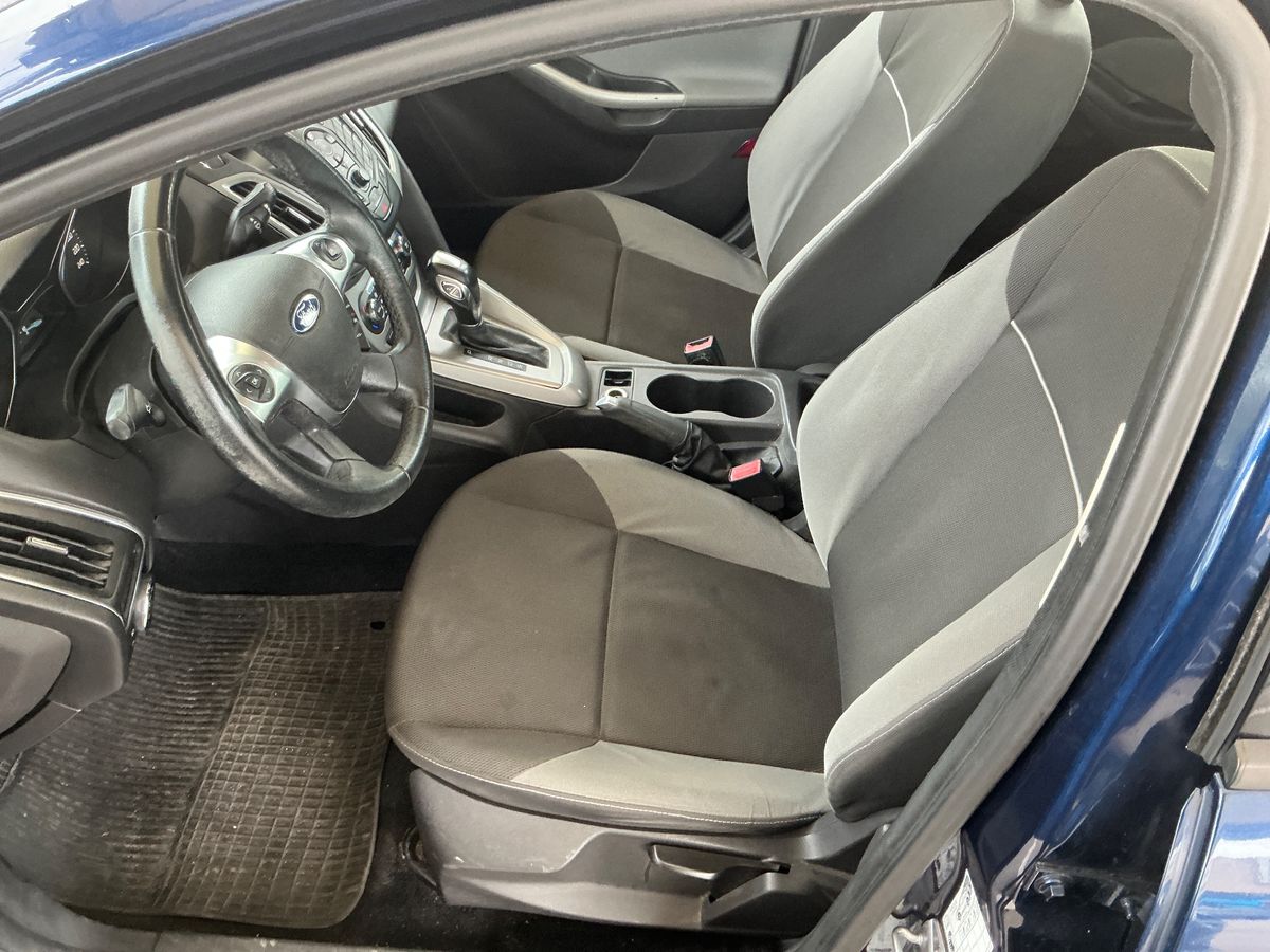 Ford Focus 2012 — photo 28