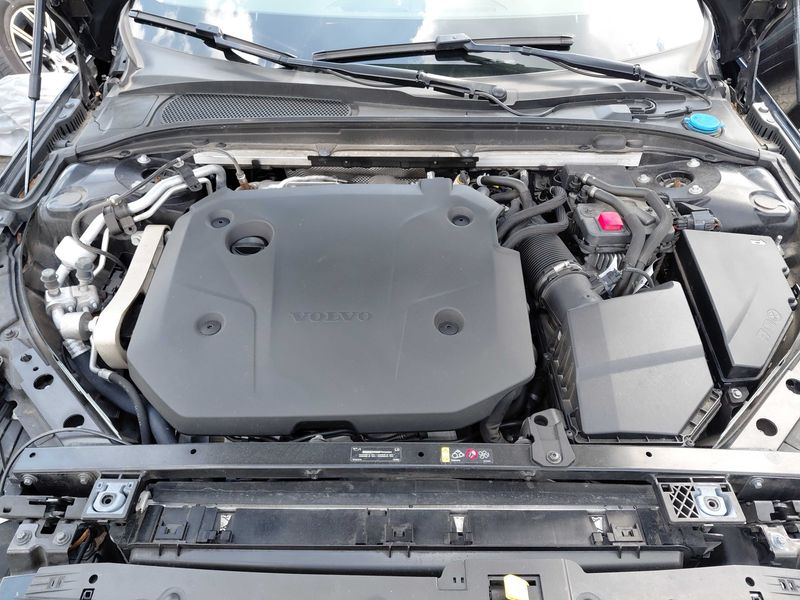 Volvo V60 2.0 B4 Mild-Hybrid Core — zdjęcie 8