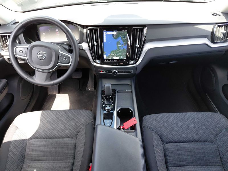 Volvo V60 2.0 B4 Mild-Hybrid Core — zdjęcie 11