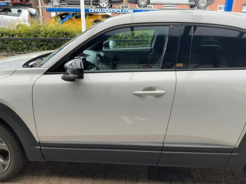 Mazda MX-30 electric drive 107 kW First Edition — zdjęcie 4