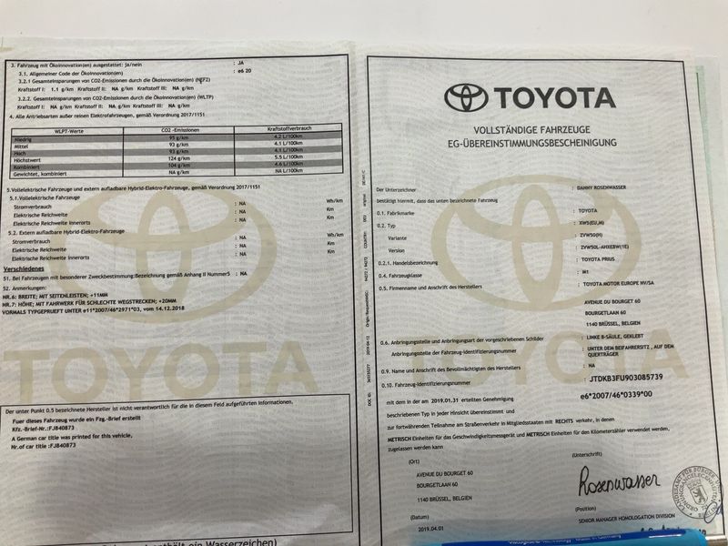 Toyota Prius 1.8 Comfort — zdjęcie 16