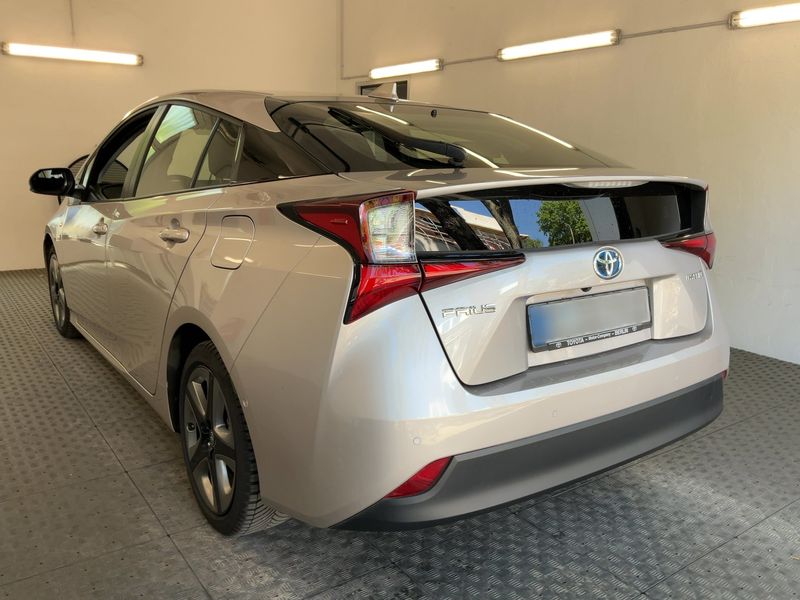 Toyota Prius 1.8 Comfort — zdjęcie 3