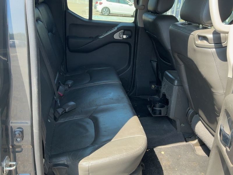 Nissan Navara Pick-up 2.5 dCi Doppelkabine Comfort 4x4 — zdjęcie 14