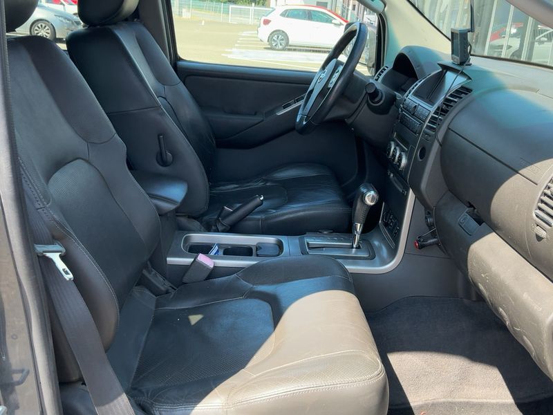 Nissan Navara Pick-up 2.5 dCi Doppelkabine Comfort 4x4 — zdjęcie 11