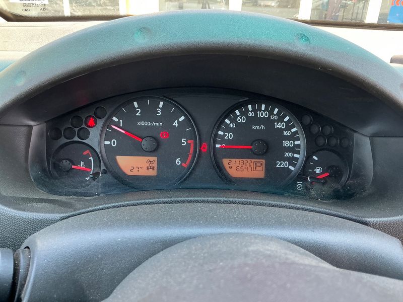 Nissan Navara Pick-up 2.5 dCi Doppelkabine Comfort 4x4 — zdjęcie 13