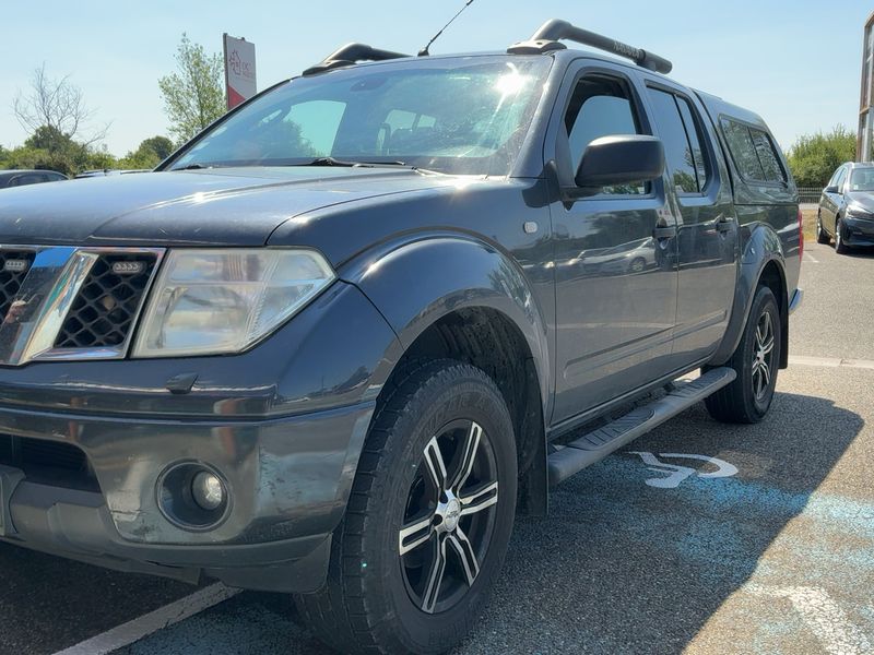 Nissan Navara Pick-up 2.5 dCi Doppelkabine Comfort 4x4 — zdjęcie 2