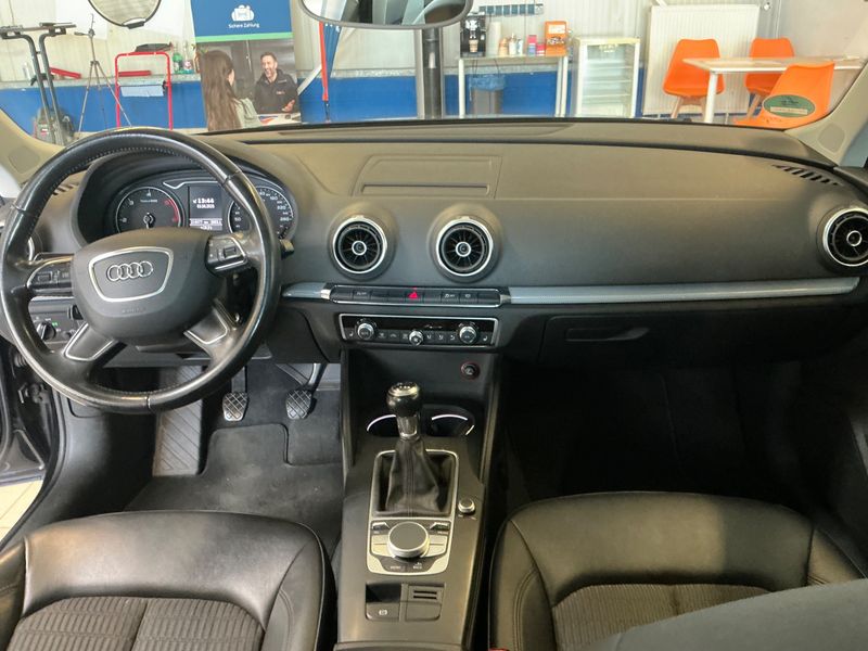 Audi A3 Sportback 1.6 TDI Ambiente — zdjęcie 12