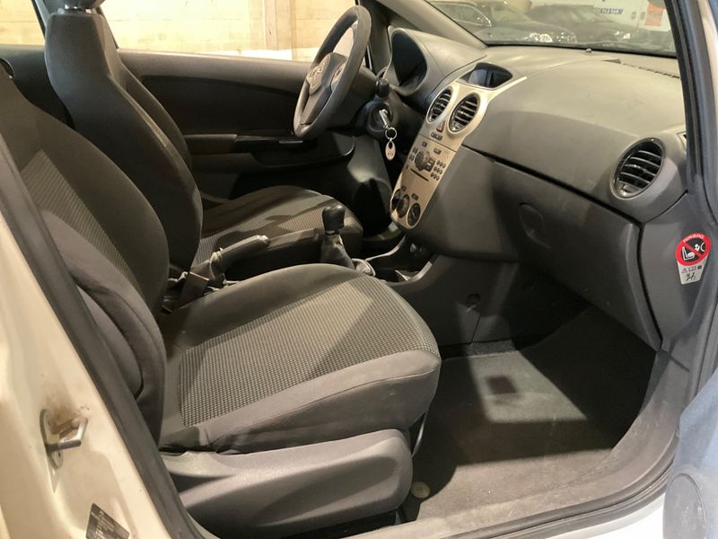 Opel Corsa 1.2 Essentia — zdjęcie 3