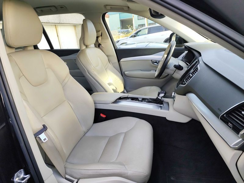 Volvo XC90 2.0 D5 Momentum AWD — zdjęcie 10