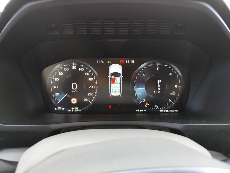 Volvo XC90 2.0 D5 Momentum AWD — zdjęcie 12