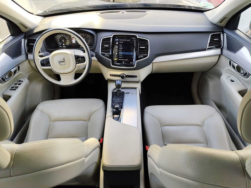 Volvo XC90 2.0 D5 Momentum AWD — zdjęcie 11
