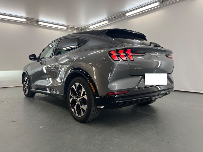 Ford Mustang Mach-E electric drive 198 kW AWD — zdjęcie 2