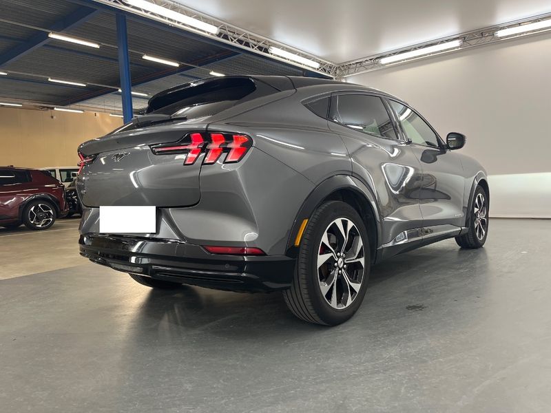 Ford Mustang Mach-E electric drive 198 kW AWD — zdjęcie 3