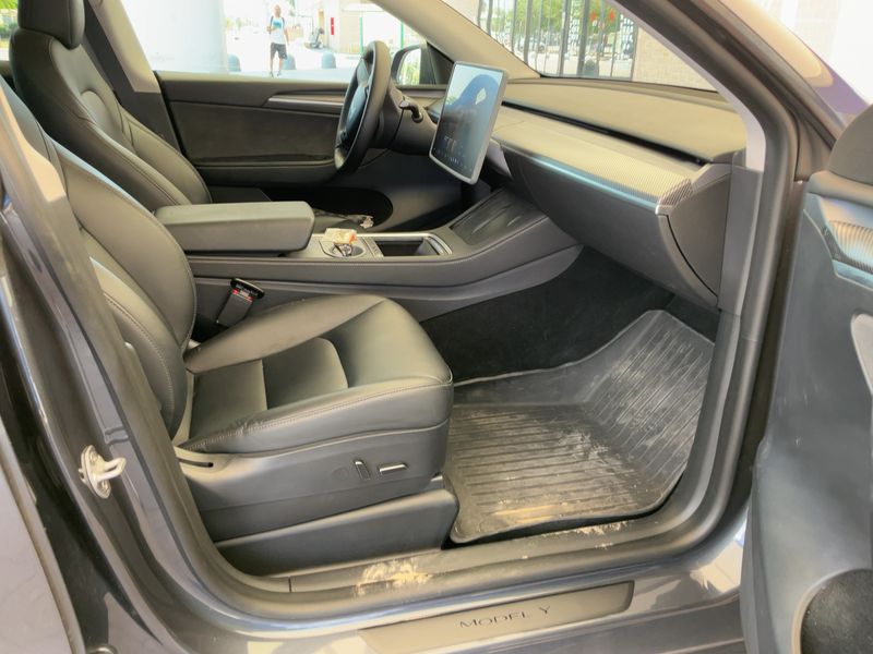 Tesla Model Y Max Range Dual AWD AWD — zdjęcie 11