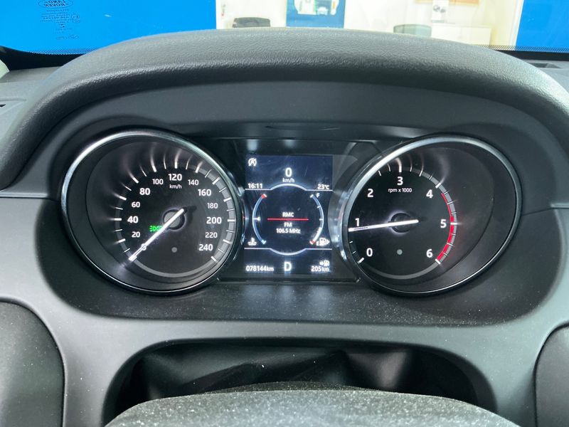 Land Rover Discovery Sport 2.0 Td4 SE AWD — zdjęcie 13