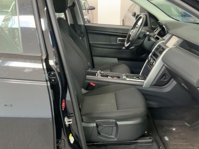 Land Rover Discovery Sport 2.0 Td4 SE AWD — zdjęcie 11