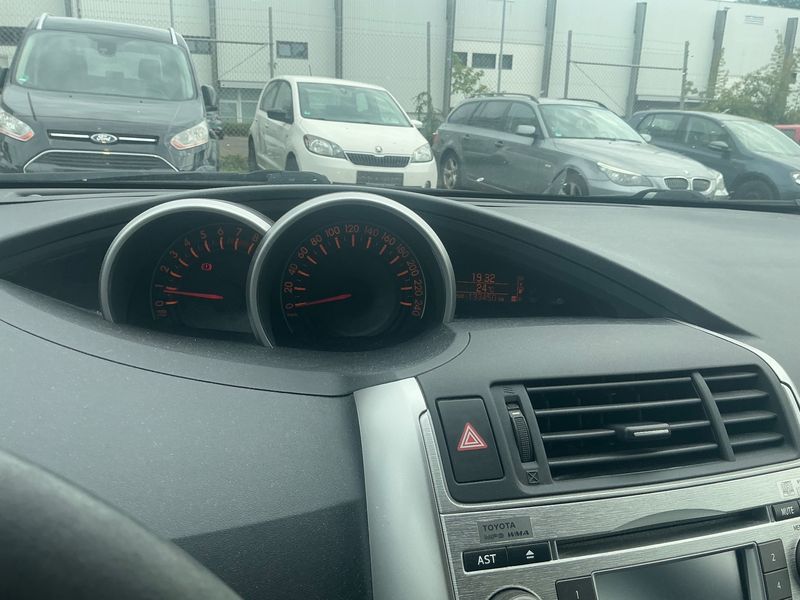Toyota Verso 1.8 Edition — zdjęcie 13