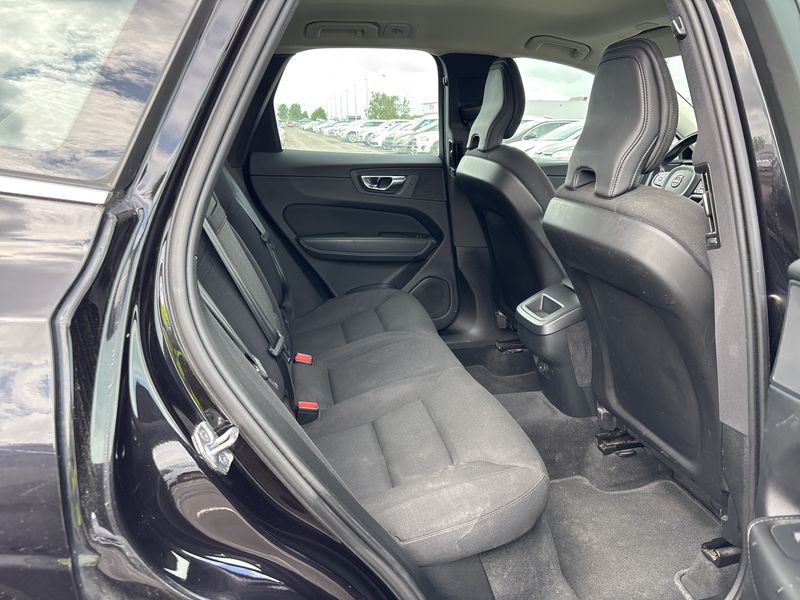 Volvo XC60 2.0 D3 Momentum Pro 2WD — zdjęcie 14
