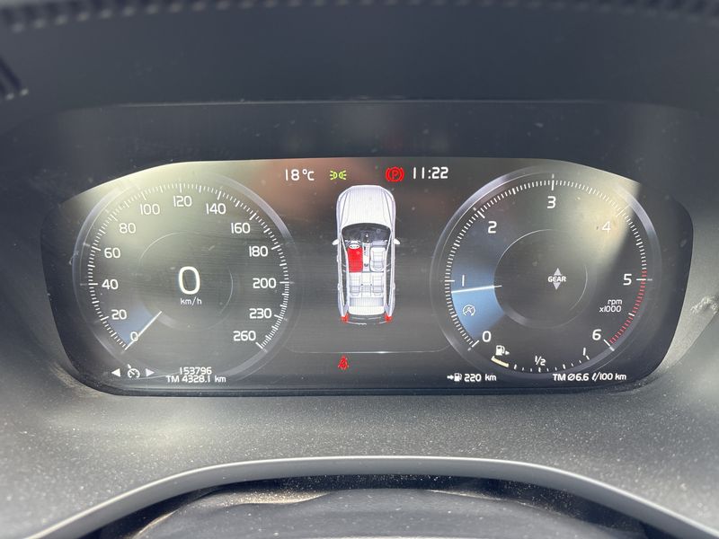 Volvo XC60 2.0 D3 Momentum Pro 2WD — zdjęcie 12