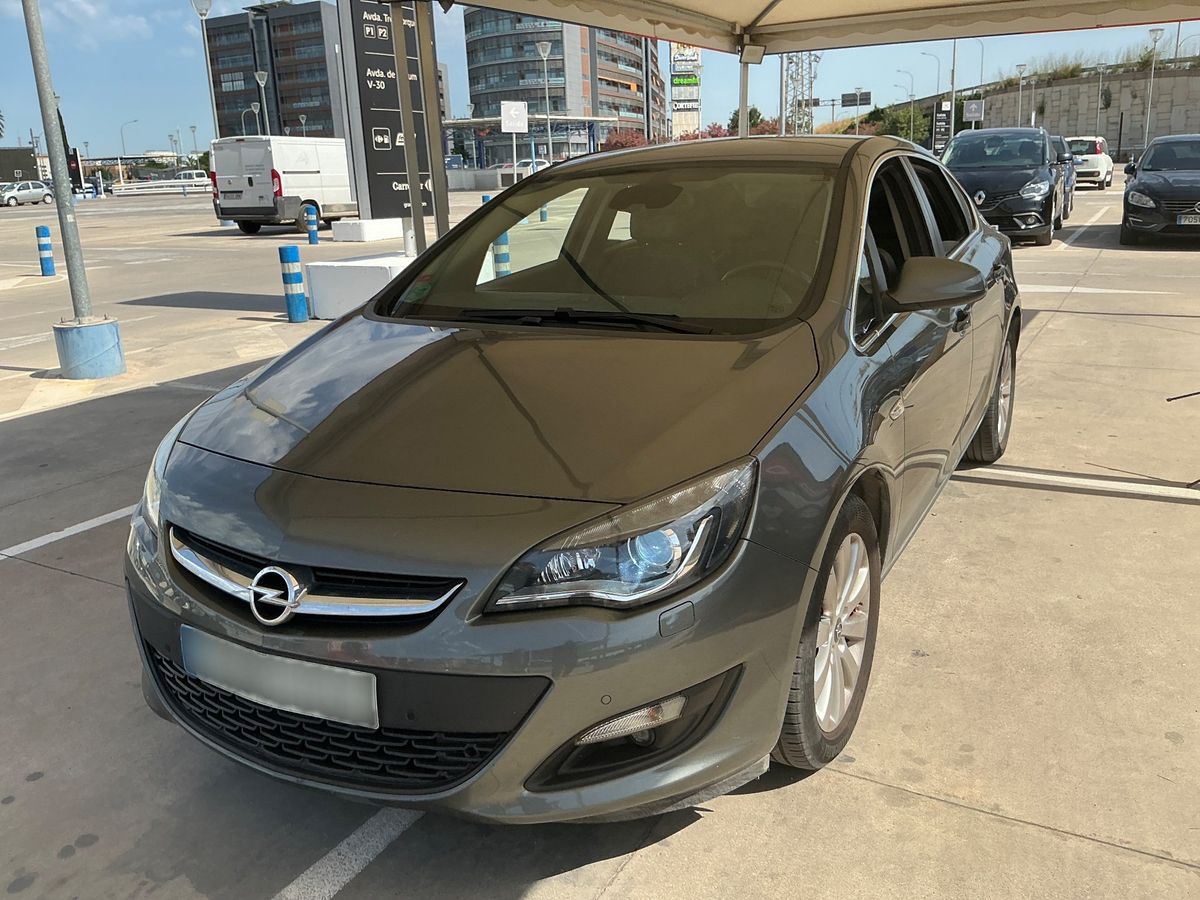 Opel Astra 2017 — photo 1