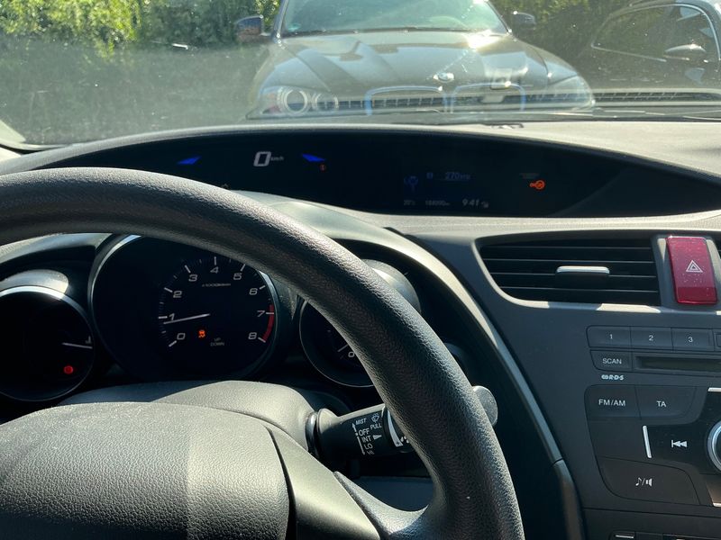 Honda Civic 1.8 i-VTEC Comfort — zdjęcie 13