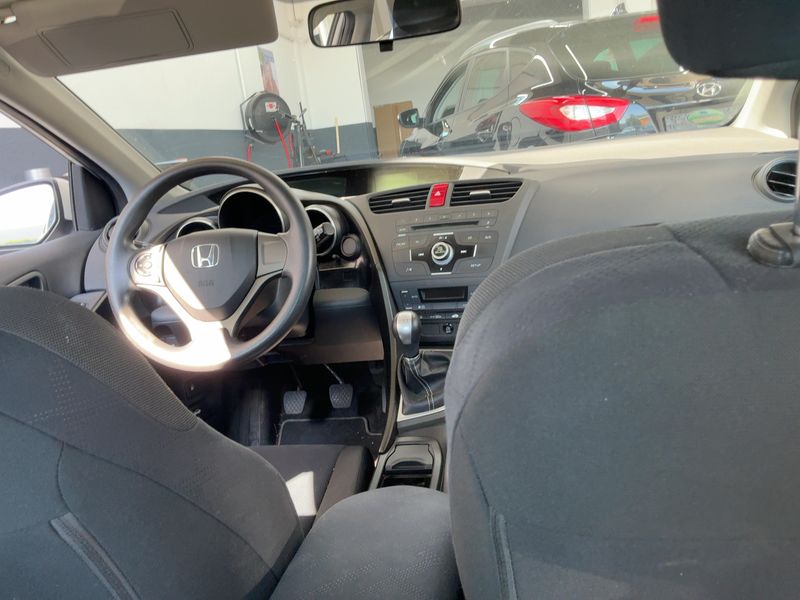 Honda Civic 1.8 i-VTEC Comfort — zdjęcie 12