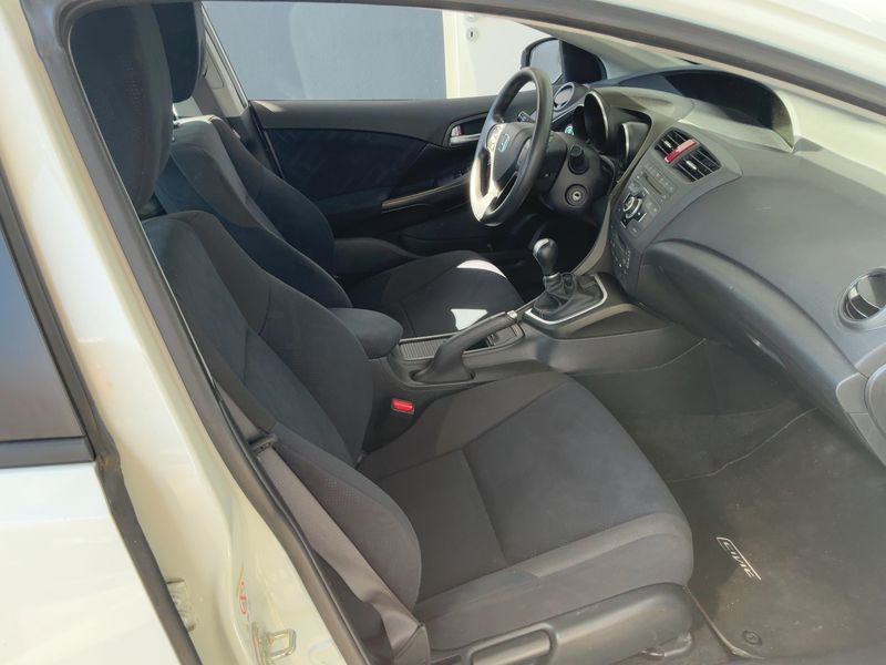 Honda Civic 1.8 i-VTEC Comfort — zdjęcie 11