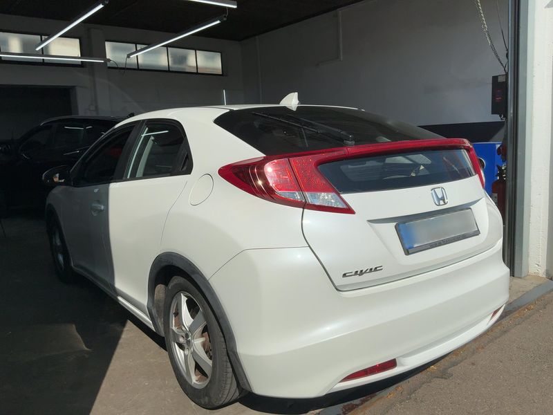 Honda Civic 1.8 i-VTEC Comfort — zdjęcie 3