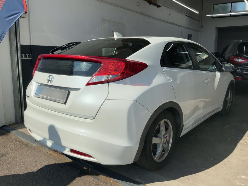 Honda Civic 1.8 i-VTEC Comfort — zdjęcie 6