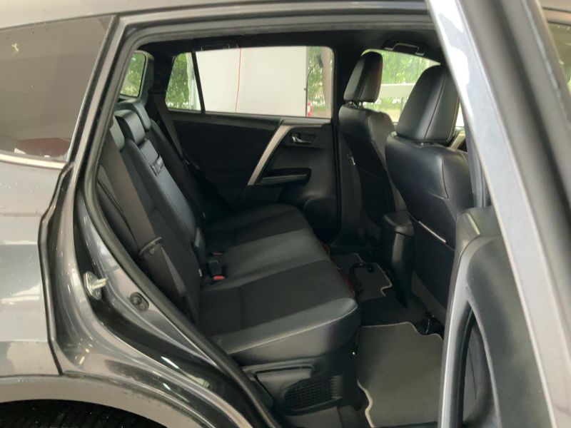 Toyota RAV 4 2.5 Hybrid Style — zdjęcie 14