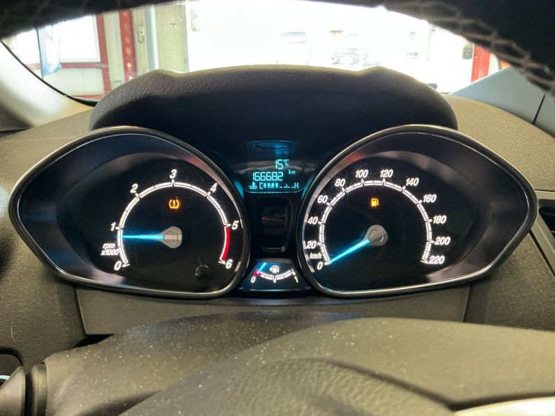 Ford Fiesta 1.5 TDCi Titanium — zdjęcie 13