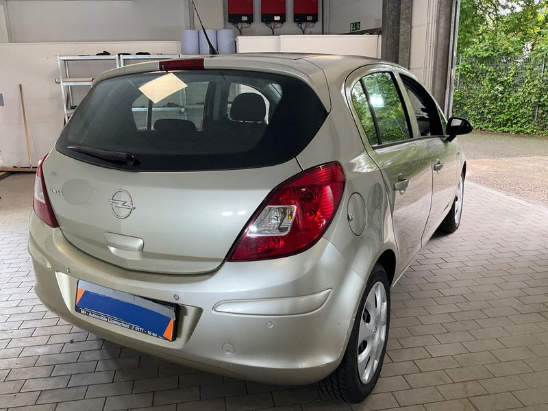 Opel Corsa 1.2 Edition — zdjęcie 2