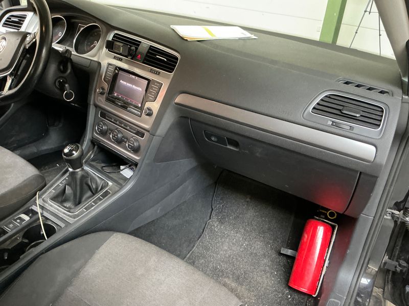 Volkswagen Golf VII 1.6 TDI Trendline BlueMotion Tech 2013 – снимка 27