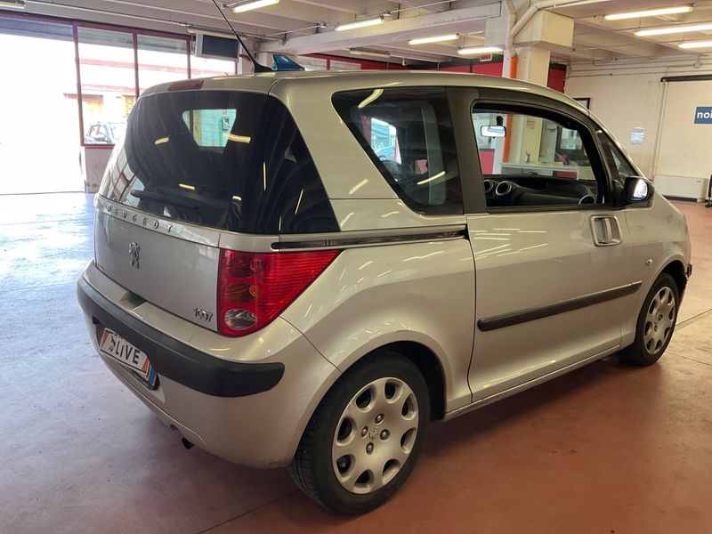Peugeot 1007 1.4 Happy — zdjęcie 2